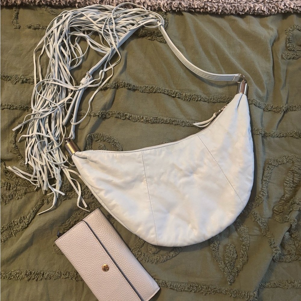 Chic Cream Shoulder Bag with Shimmery Texture